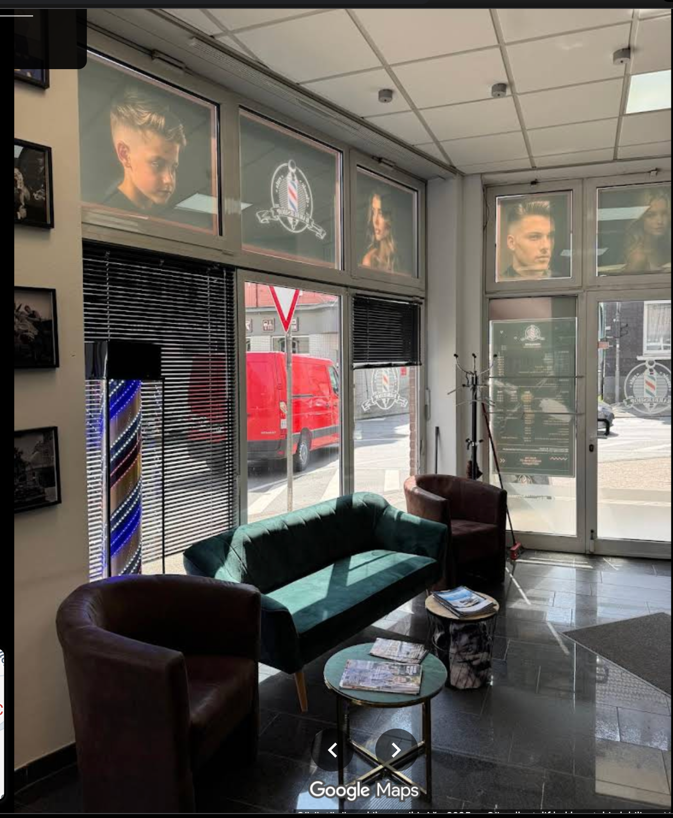 Gemütliche Sitzgelegenheiten im Classic Cuts Salon